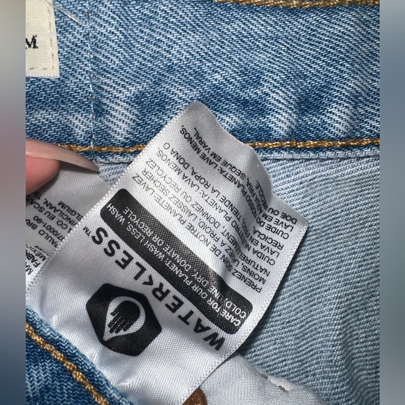 Distressed Levi’s shorts - Picture 5 of 9